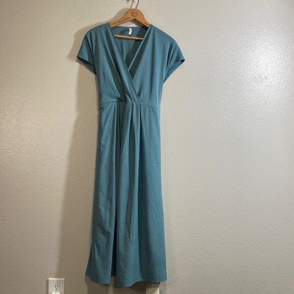 NWT HALARA Breezeful V neck Short Sleeve Pockets Tie Back Travel Midi Dress Sz M - Picture 3 of 11